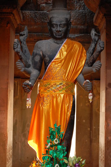 Die achtarmige Statue des Gottes Vishnu