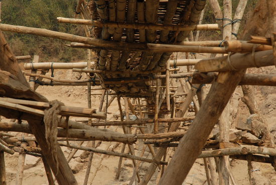 Die Freundschaftsbruecke von Luang Prabang im Konstruktionsdetail