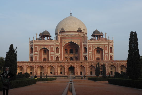 Das Humayun-Mausoleum. Riesig und wunderschoen.