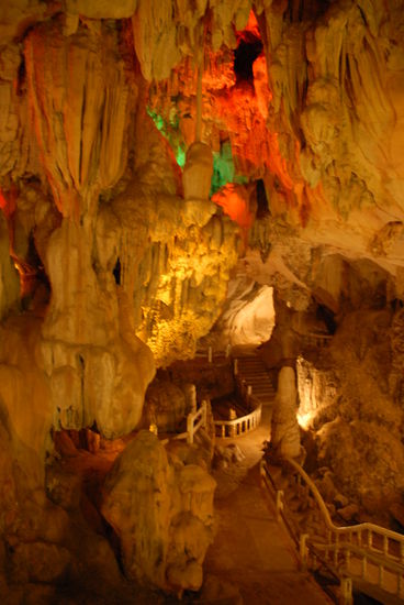 Im Inneren der Thang-Chang-Cave...etwas kitschig, oder ???