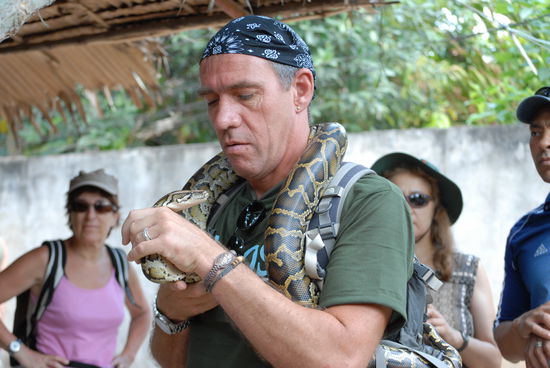 Alfredo im Kampf mit der Anakonda