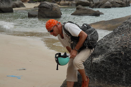 Es sieht hier zwar so aus, als ob es mir nicht gut ginge und ich gleich in den Helm reihere...habe nur was gesucht