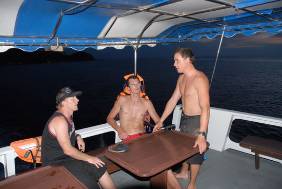 Mein Tauchlehrer Chris mit den beiden Neuseelaendern