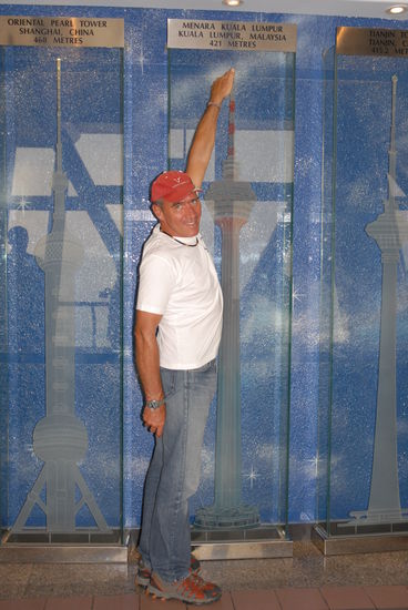 Waehrend Helmi den KL-Tower bis an die Spitze erklimmt ...