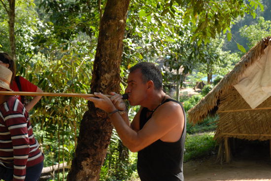 ... dicke Backen machen und blasen, dann trifft Mann auch was ...