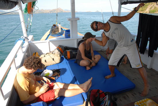 von links Flo, Michelle und Nick in der Eingewoehnungsphase in unserem &quot;Wohnzimmer&quot;