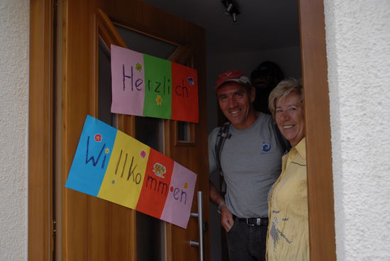 Best Mom hatte den richtigen Empfang fuer ihren "Bubi" vorbereitet....so sind sie halt mal, die Mamas...auch wenn Bubi so langsam ins Alter kommt...LACH