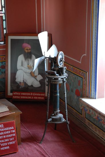 Ein kerosinbetriebener (ja richtig: KEROSIN) Ventilator aus Italien fuer den Maharana