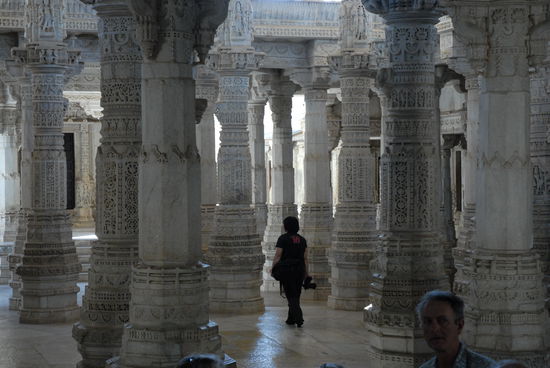 Zwischen den Saeulen