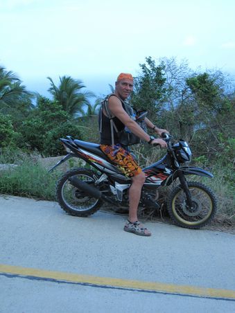 Der Rennfahrer auf dem Rückweg von der Tanote-Bay