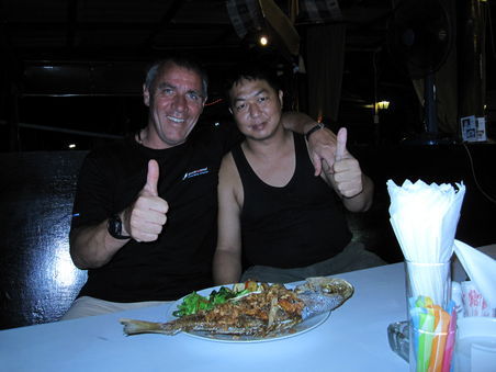 Da hat der Chef nochmal ein leckeres Fischchen gebrutzelt (ein Ang Guerry auf thailändisch)
