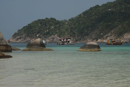 Das Dive-Point-Tauchboot vor Anker am Japanese Garden (bei Koh Nangyuan)