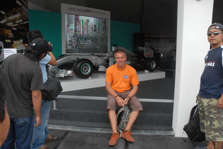 Am Mercedesstand habe ich mir gleich noch einen Benz bestellt (im Hintergrund)