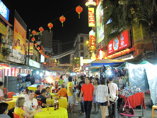 Hektisches Treiben in der Fressgasse von Chinatown