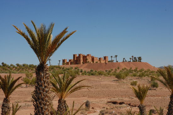 Eine wunderschöne Kasbah am Strassenrand