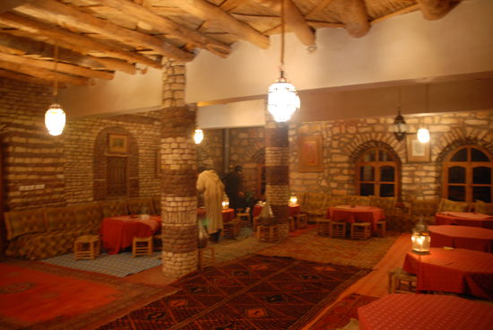 Der Speisesaal in unserer Bergunterkunft Auberge Telouet