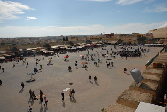Der Marktplatz von Meknes