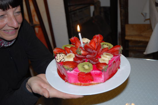 Happy Birthday to you, happy birthday to you, happy birthday dear Rosi, happy birthday to you .........