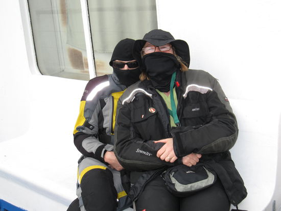 Die Frauen üben schon mal Sitten und Gebräuche