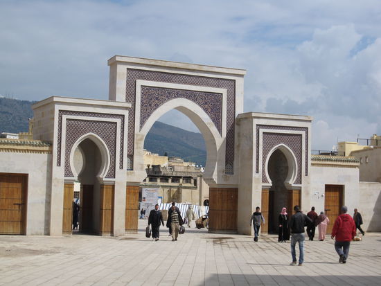 Einer der Eingänge zur Medina in Fes