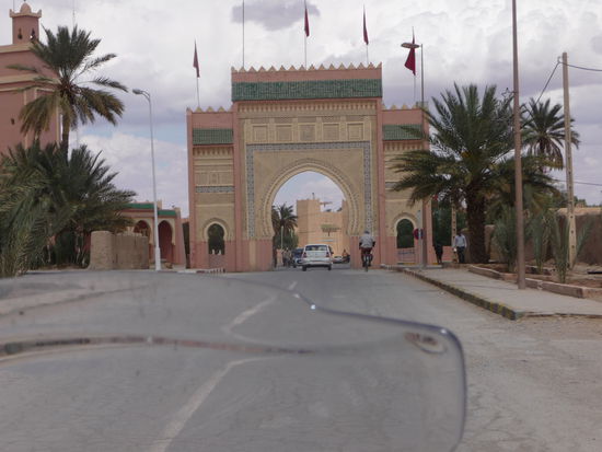 Das Stadteingangstor nach Erfoud