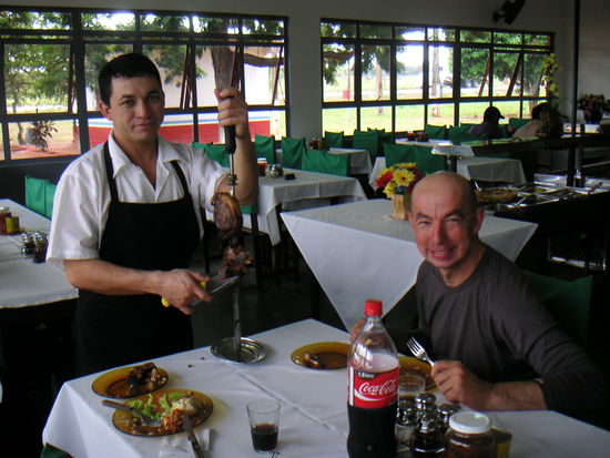 Da grinst er, hungern muß er nicht.