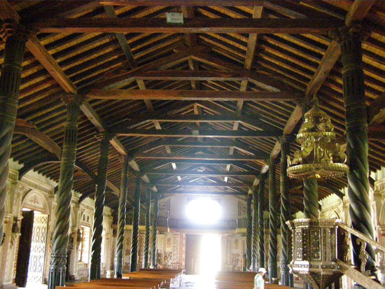 Sieht innen noch viel größer aus und ist ganz aus Holz.