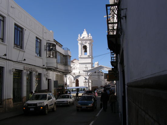 Viele alte weiße Gebäude.......