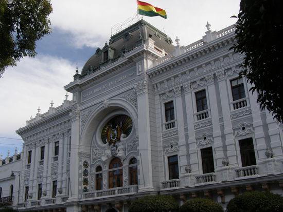 .........und die prachtvolle Prefektura.