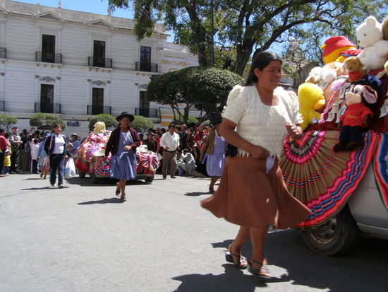 Alles bewegt sich Richtung Kathedrale, mal langsam, mal schneller.