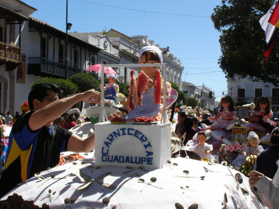 Abteilung Fleisch, in wahrstem Sinne des Wortes - Frischfleisch.