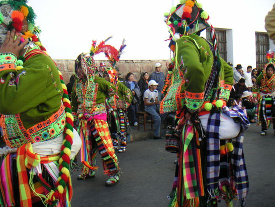 .....und Männer, die Bänder flogen nur so.
