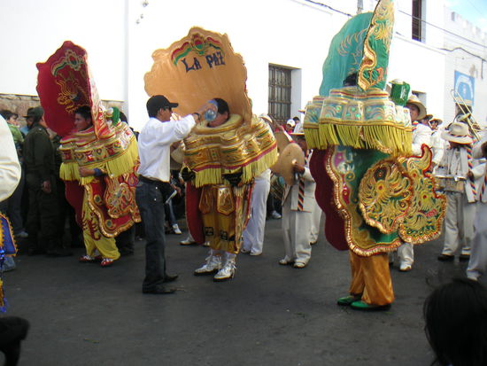 ......dafür gibt es Helfer für Wasser, zum Trinken und zum Abkühlen.