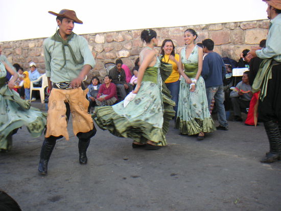 Hübsche Mädchen haben sie hier auch.