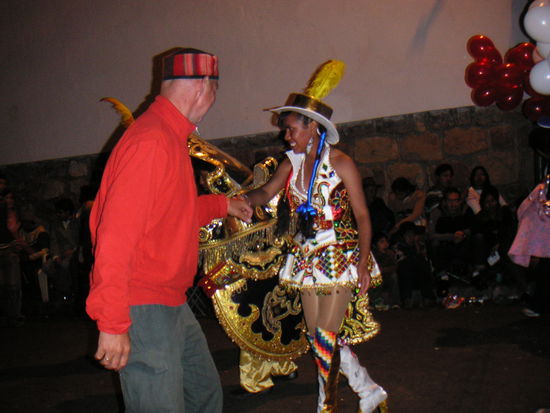 Und er auch, bei einer so hübschen Tänzerin, konnte sogar Rupert nicht NEIN sagen.