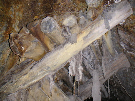 Im Stollen  - ober uns -