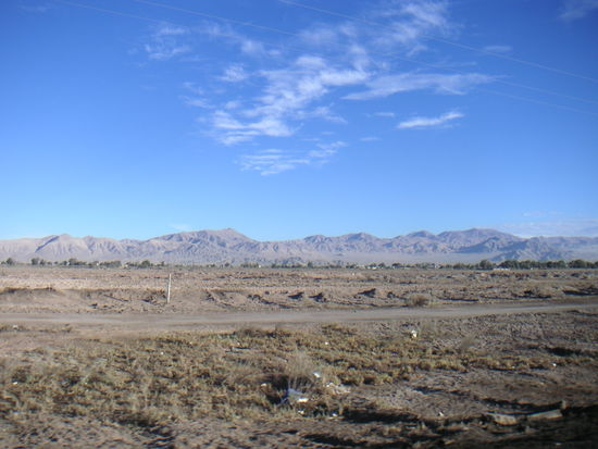 Wüste, trocken, Stein und viel Sand.