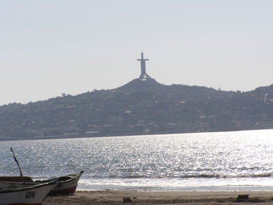 Pazifik und ein kleiner Teil von Coquimbo mit dem Kreuz.