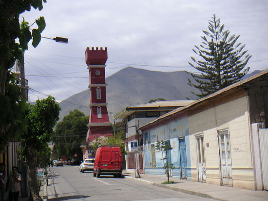 Berge, Sonne und viel Ruhe.
Der Turm wurde Anfang letztes Jahrhundert von einem Ulmer gebaut.