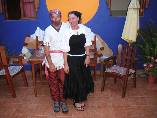 Als Prat und Piratin vorm entern der Party.