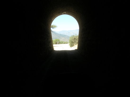 Die Tunnel waren wirklich finster ! und wir wurden dahinter immer wieder belohnt.