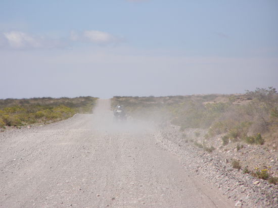 Ruta 40, staubig und gerade.