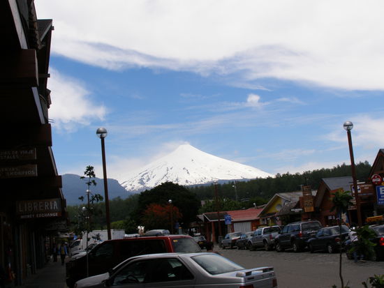 Auf der Spitze des Vulkanes, das sind keine Wolken, der raucht wirklich, wir hatten sogar Asche auf dem Zelt.