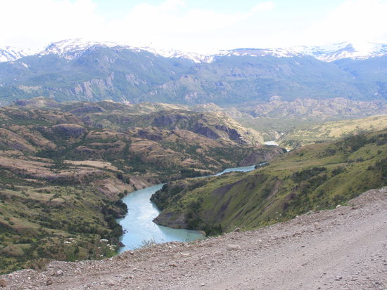 Rio Baker, schlängelt sich durch und wir folgem ihm.