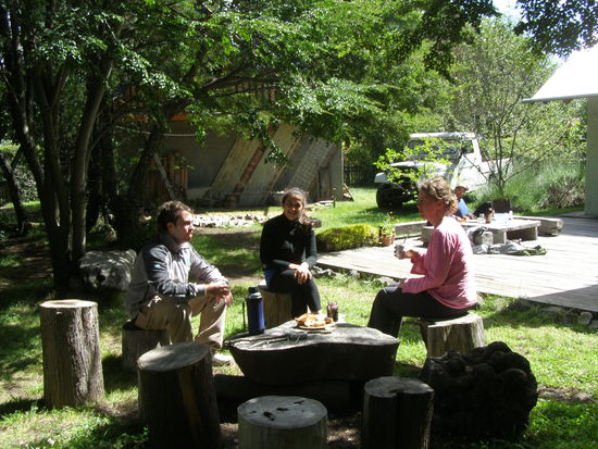 Beim Mate-trinken geht die Matetasse immer im Kreis herum.
