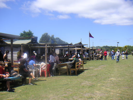 Fast wie bei uns, essen und trinken bleibt doch das Wichtigste bei einem Fest.