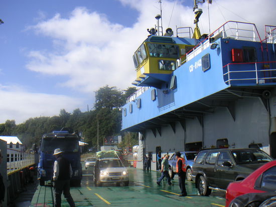 In Fähre fahren haben wir Übung.
