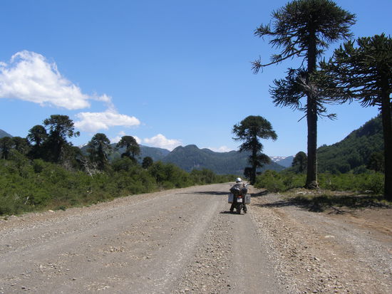 Dieser Schotterpaß verbindet Argentinien mit Chile.