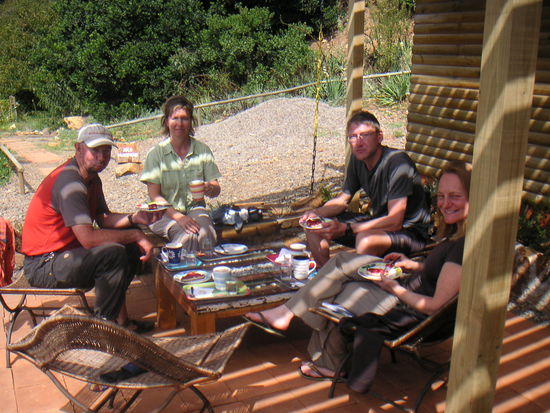 Wir waren eine lustige Gruppe, und so sah unser Kaffeekränzchen aus.