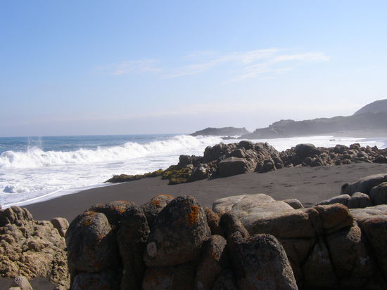 Ein Surferparadies, uns aber zu kalt, der Humboldt-Strom bringt kaltes Wasser.